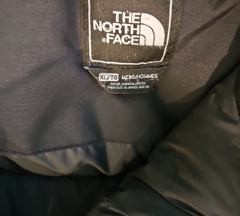 The North Face Mens Black Puffer Jacket - Picture 2 of 8